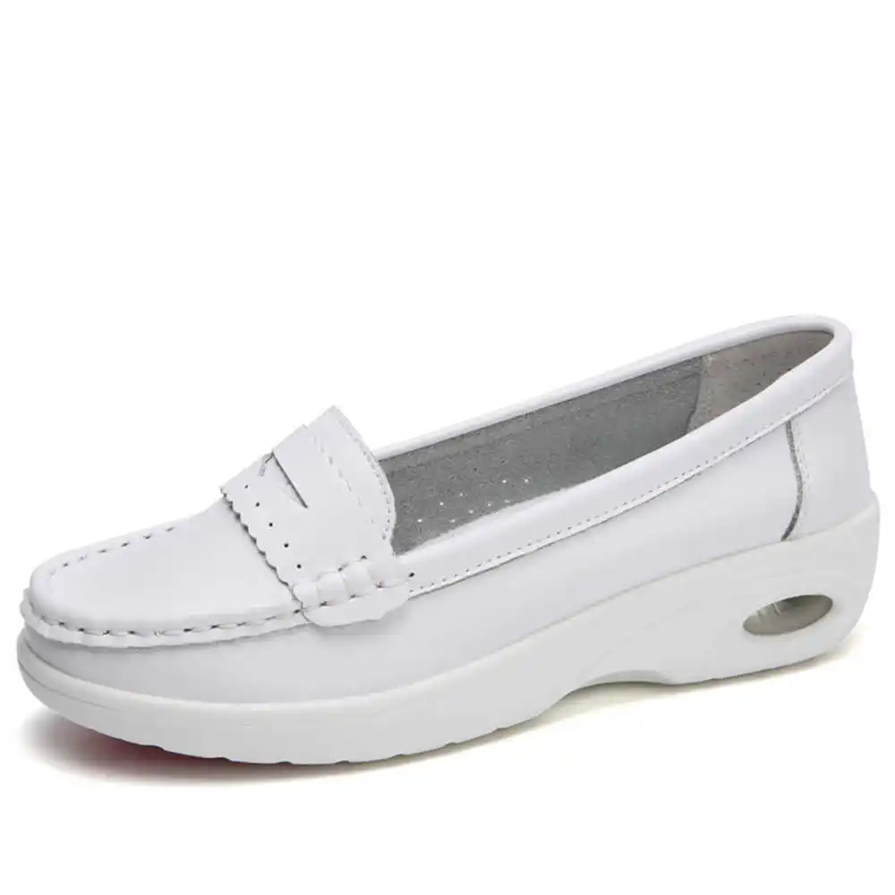 Thick Sole Slipon White Traine - огляд і ціна Office Tech Gift Ideas