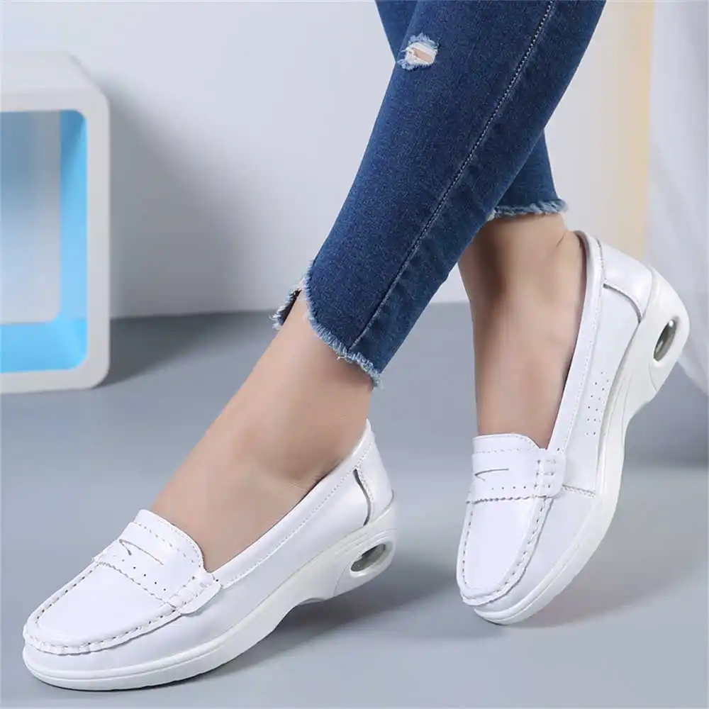 Thick Sole Slipon White Traine - огляд і ціна Office Tech Gift Ideas